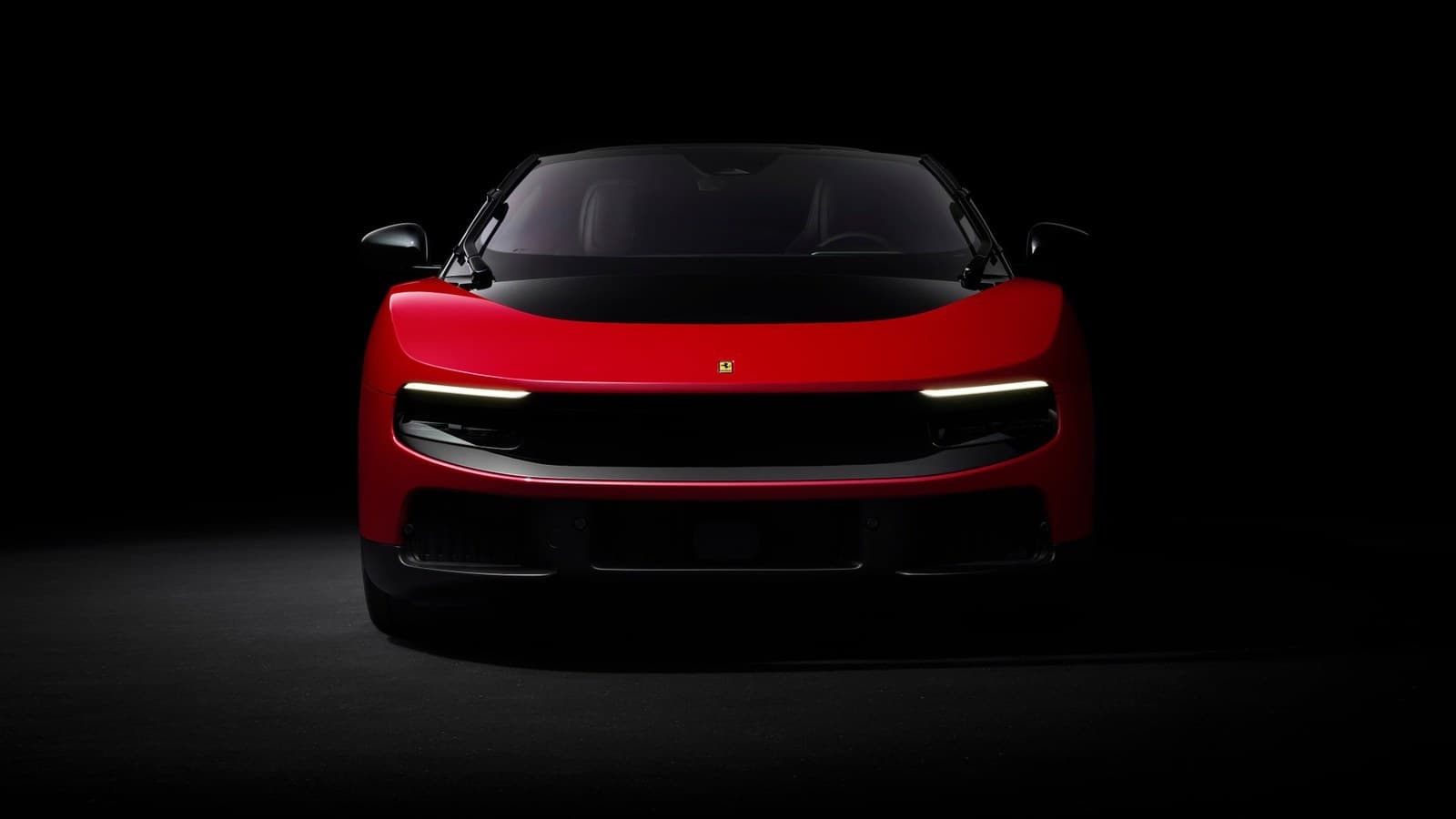 フェラーリ Luce レッドのフロントビュー（Ferrari × LoveFrom／公式サイトより）